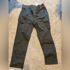 Duluth 18R womens pants